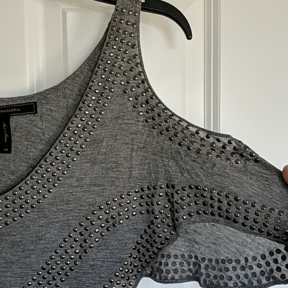 BCBG maxazaria cold shoulder top - Picture 2 of 6